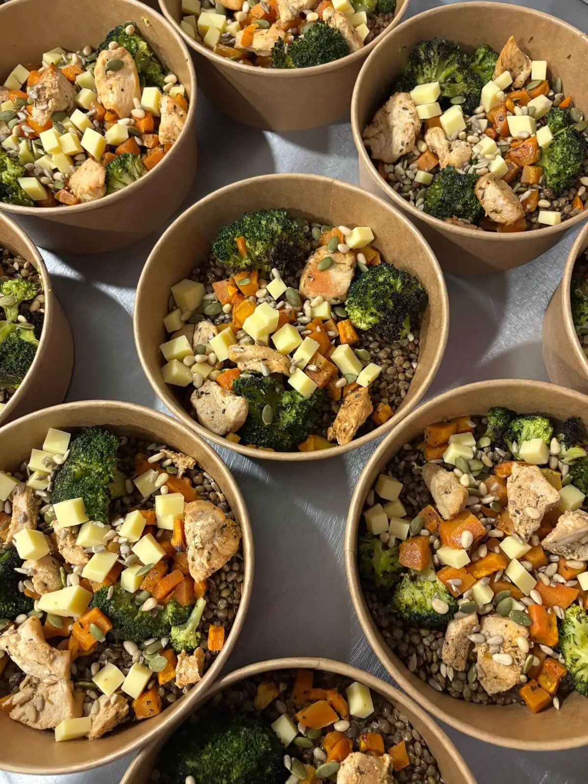 plusieurs salades composer avec le bar à salades